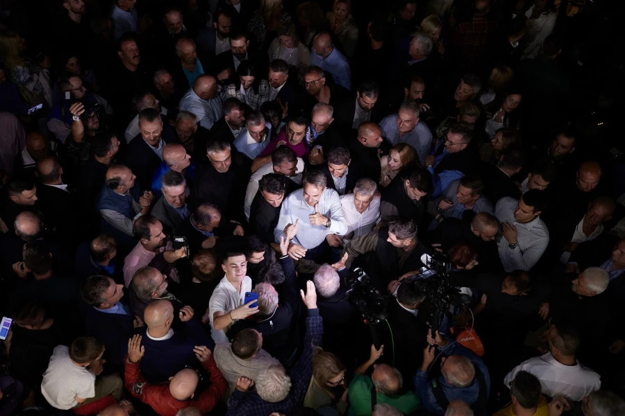 mitsotakis-chairetismos-larisa.jpg