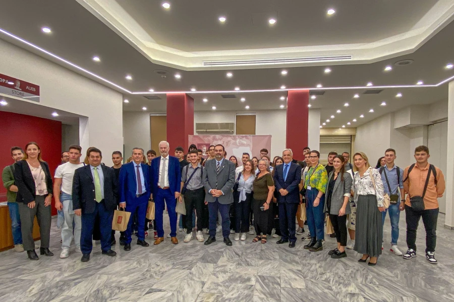 h-grant-thornton-kai-to-oikonomiko-panepistimio-athinwn-enwnoyn-ta-akritika-nisia-me-tin-athina-fotoghrafia-2.jpg