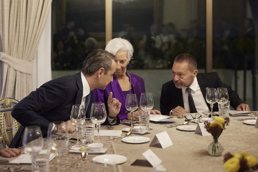 mitsotakis-lagkarnt-stoyrnaras.jpg