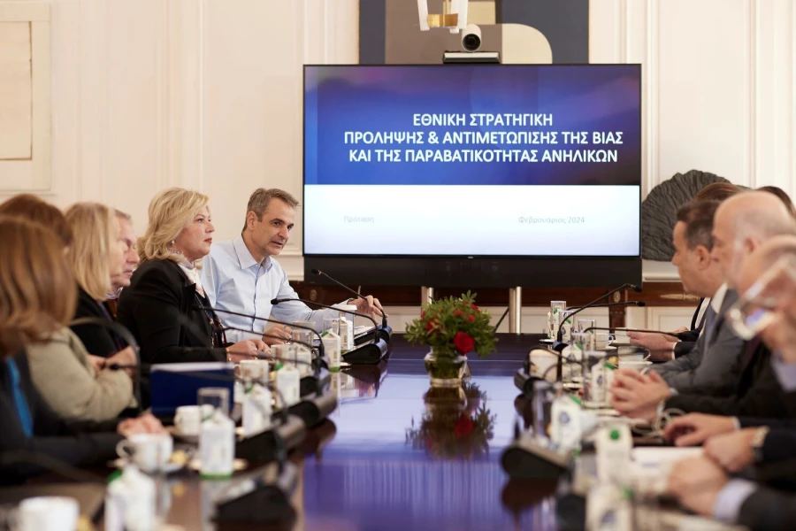 mitsotakis-bia-anilikon-epitropi.jpg