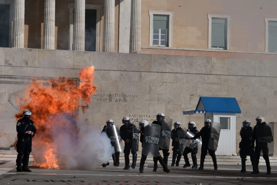 molotof-syntagma.jpg
