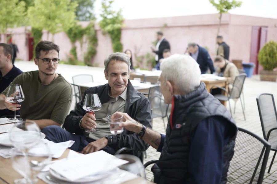 mitsotakis-mpoutaris.jpg