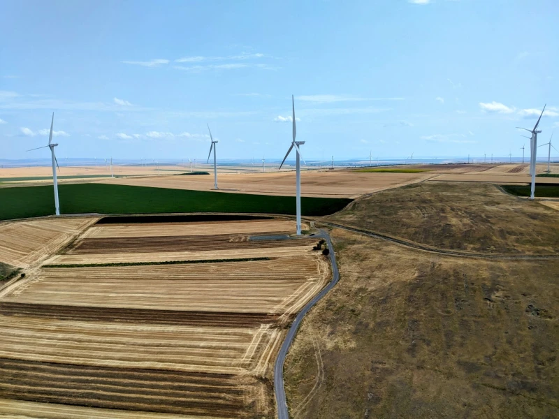deh-ape-aioliko-roymania-romania-wind-farm.jpg