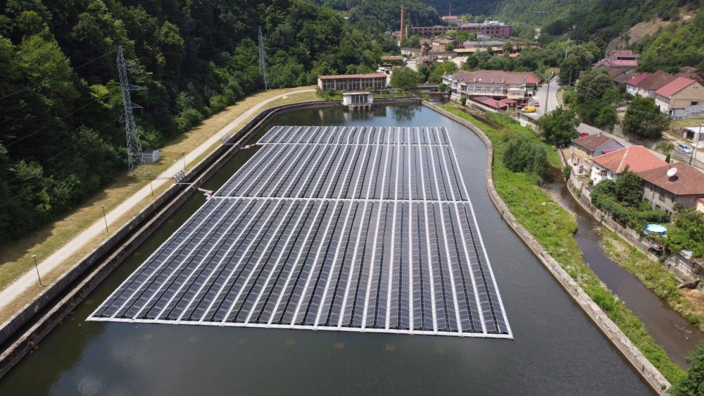 ppc-floating-pv-station-deh-ploto-fotovoltaiko.JPG