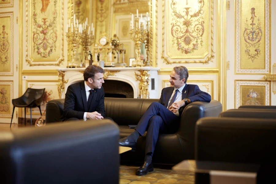 mitsotakis-macronjpg3.jpg