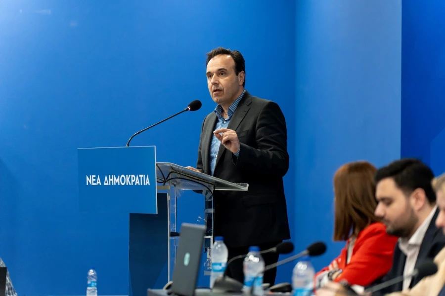 papastergiou-8Zjmr.jpg