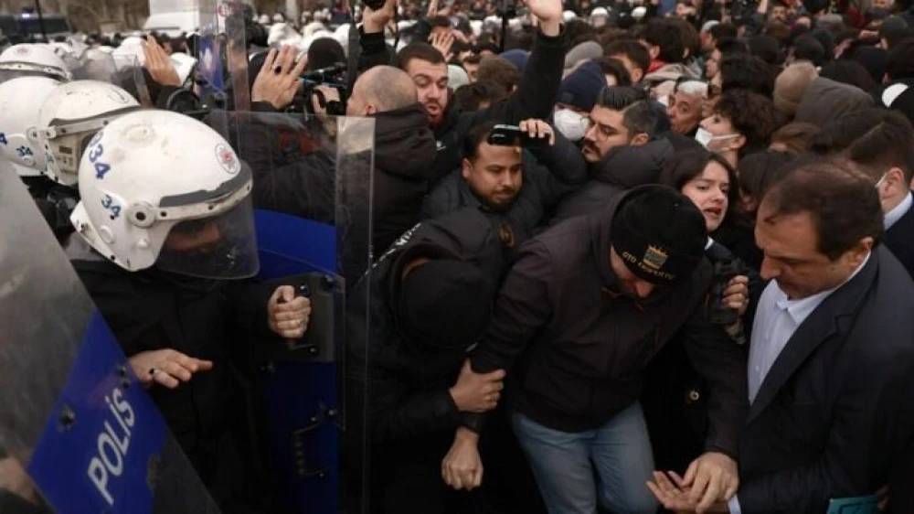 w21-112307turkeypoliticsimamoglu.jpg