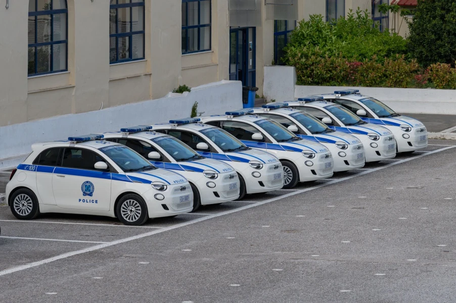 fiat500epolicecars-1.JPG
