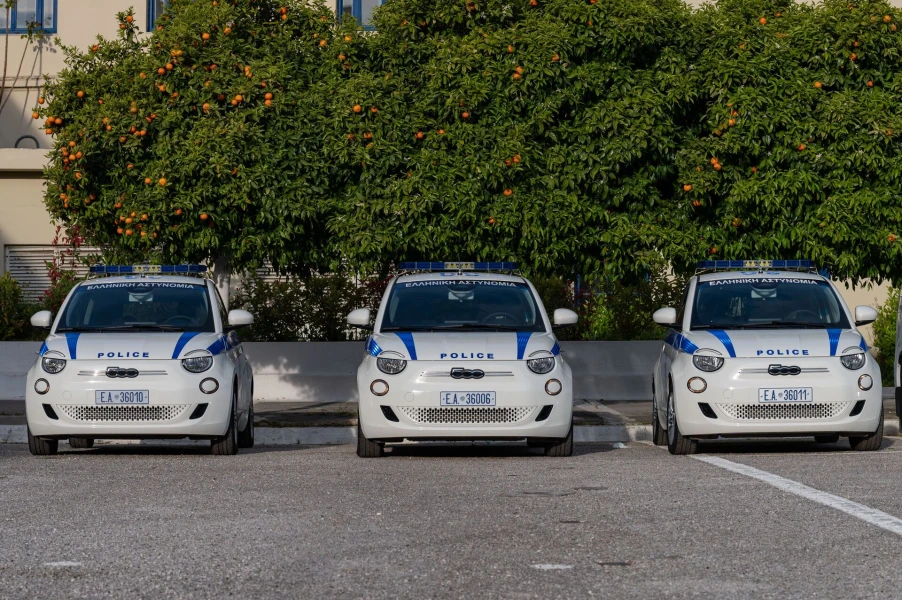 fiat500epolicecars-3.JPG