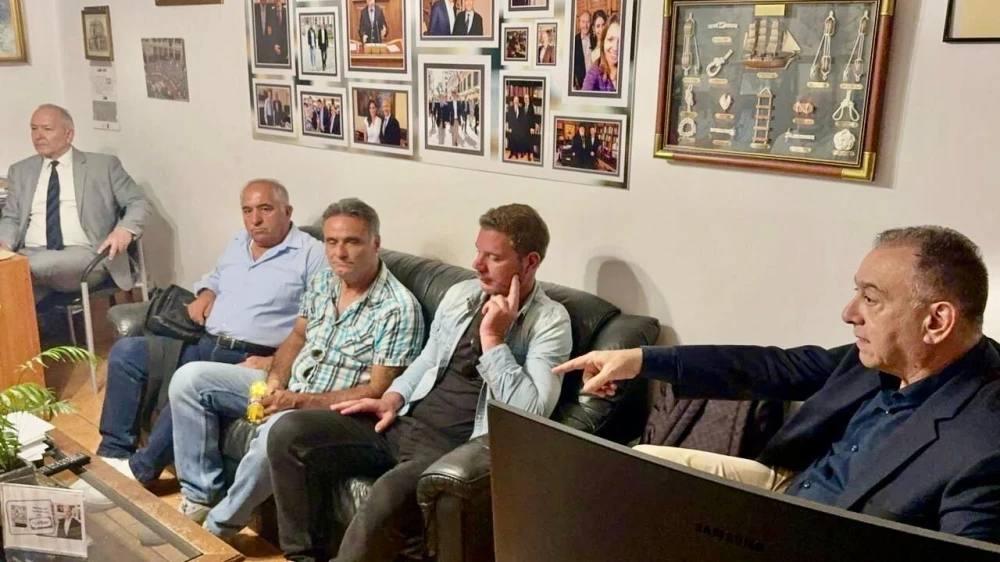 sinantisi-me-aliis-kerkira-10-06-25.JPG