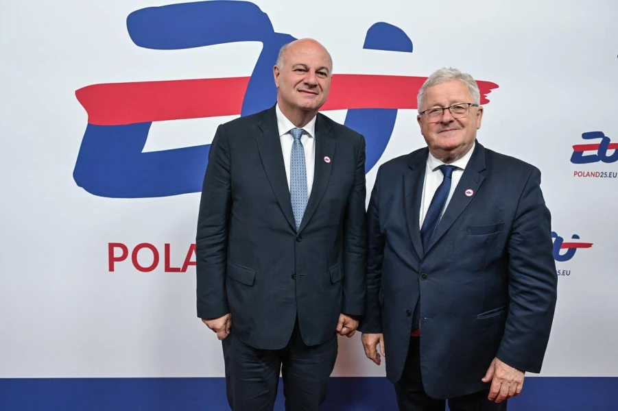 tsiaras-2.jpg