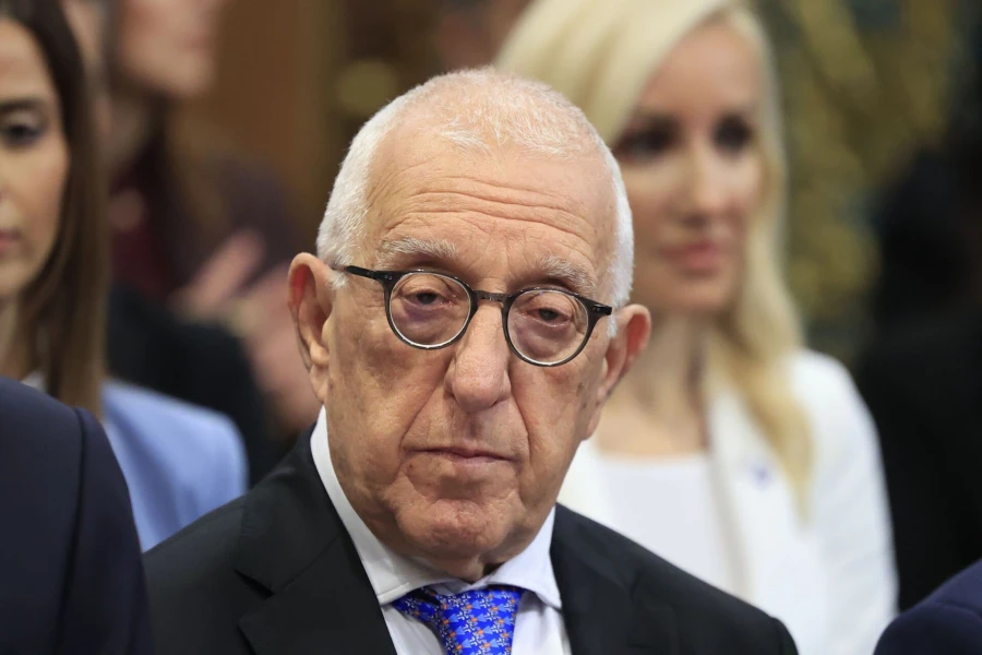 6910962.jpg