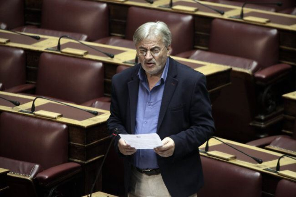 Βουλευτής του ΣΥΡΙΖΑ επιτίθεται μέσω twitter σε δημοσιογράφο