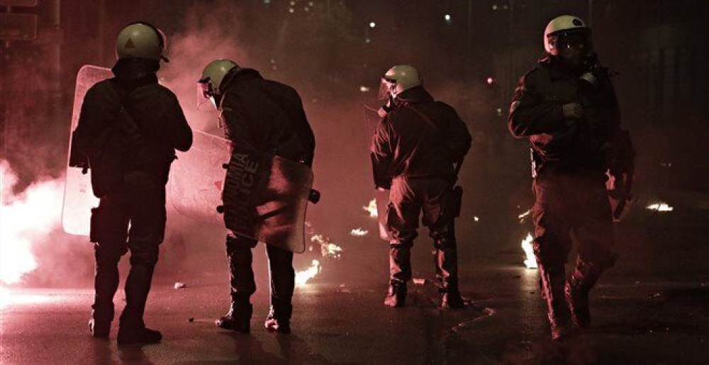 Νέα επίθεση με βόμβες μολότοφ στα Εξάρχεια