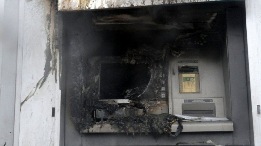 Έκρηξη σε τρία ΑΤΜ σε Λεωφόρο Μαραθώνος και Μέγαρα