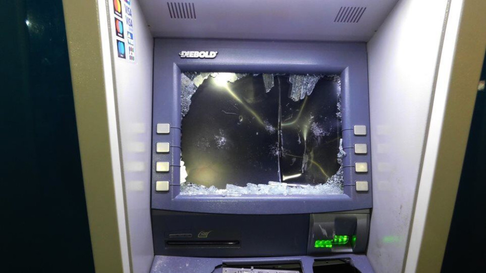 Μεγάλες ζημιές στο Π. Φάληρο από έκρηξη σε ΑΤΜ
