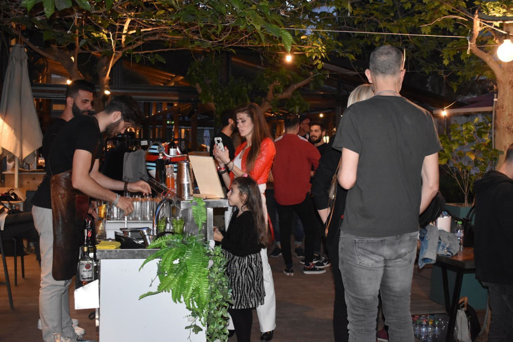 Λάρισα: Άρχισε η μεγάλη γιορτή του cocktail και του κρασιού