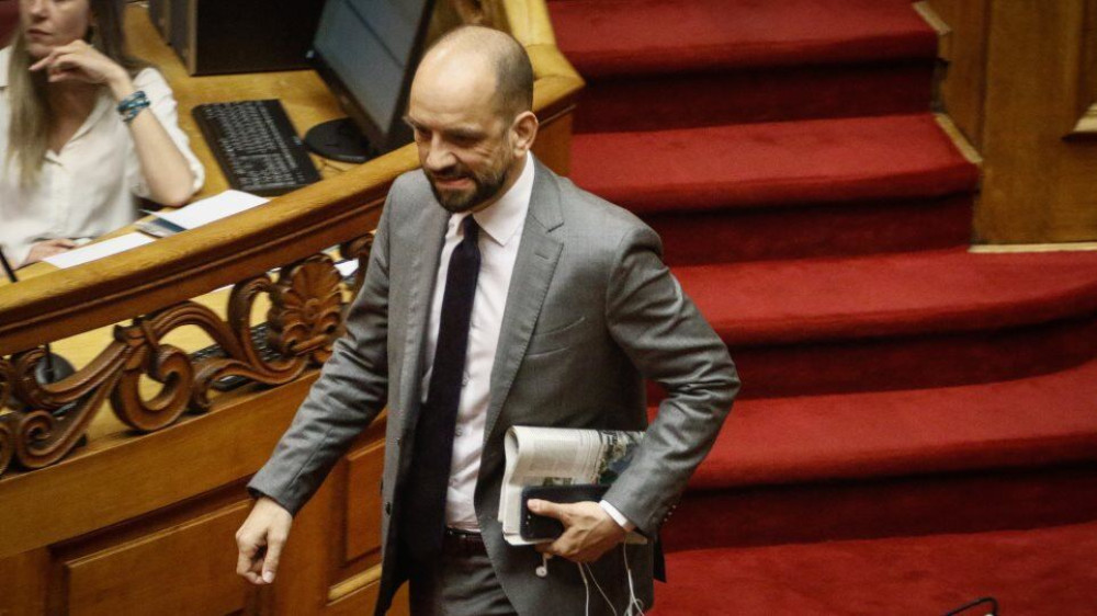 Ο Μπάρκας σκέφτεται το… μπαρκάρισμα;