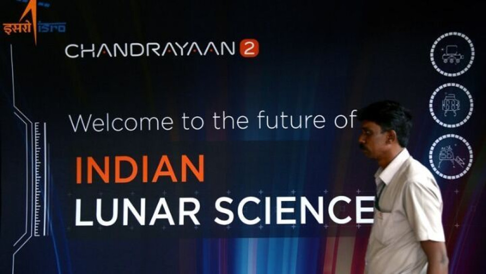 Η Ινδία ετοιμάζεται να εκτοξεύσει το Chandrayaan-2 για τη Σελήνη