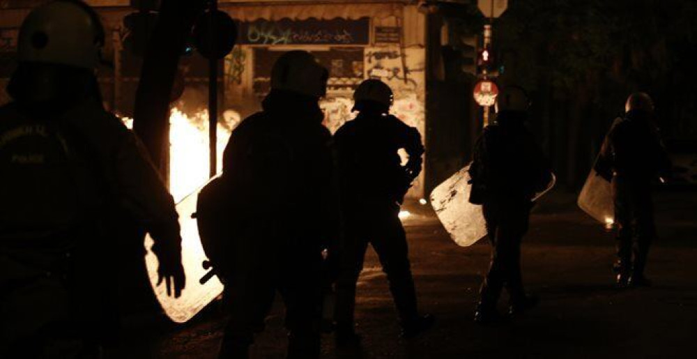 Νέα επίθεση με μολότοφ έξω από τα γραφεία του ΚΙΝΑΛ