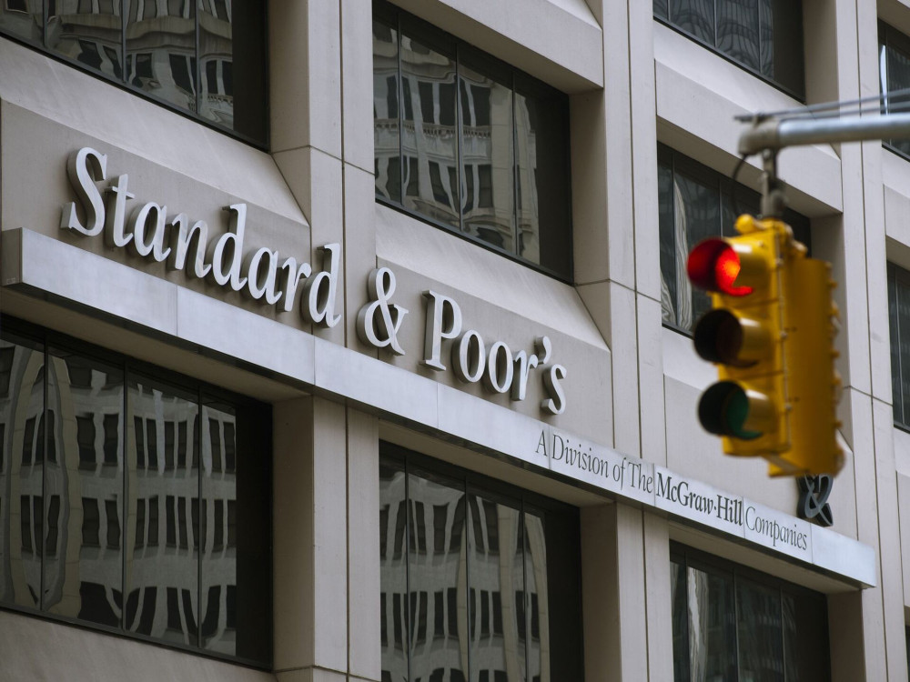 Στάσιμη άφησε την Ελλάδα ο οίκος Standard & Poors