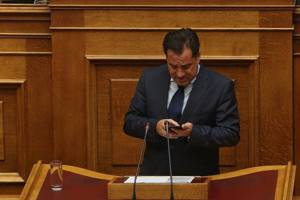 Βουλή: Ψηφοφορίες με… κινητά και τάμπλετ