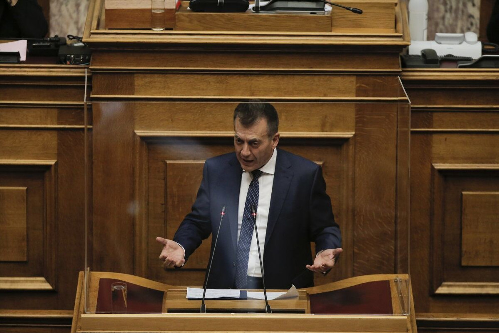 Ξεκάθαρος ο Βρούτσης: Δεν καταργείται το εργατικό δίκαιο – Δεν θίγονται 8ωρο, υπερωρίες και δώρα