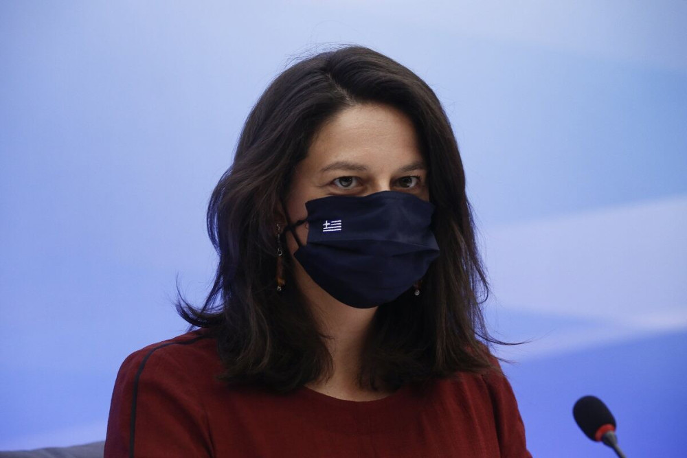 Οργή Κεραμέως για τον ξυλοδαρμό καθηγητή από γονέα: «Τέτοιες ενέργειες δεν θα γίνουν ανεκτές»