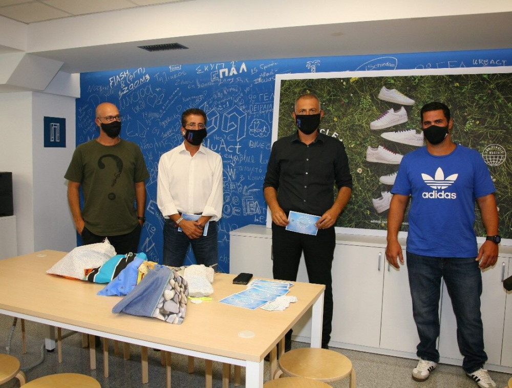 Blue Lab – Δήμος Πειραιά: Η Adidas παρουσίασε τα νέα αθλητικά παπούτσια από ανακυκλωμένα υλικά