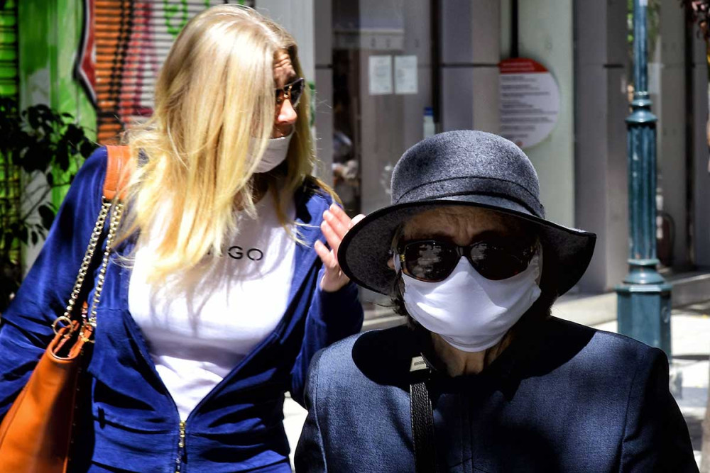 Δερμιτζάκης για κορωνοϊό: Μάσκα παντού, μέσα και έξω