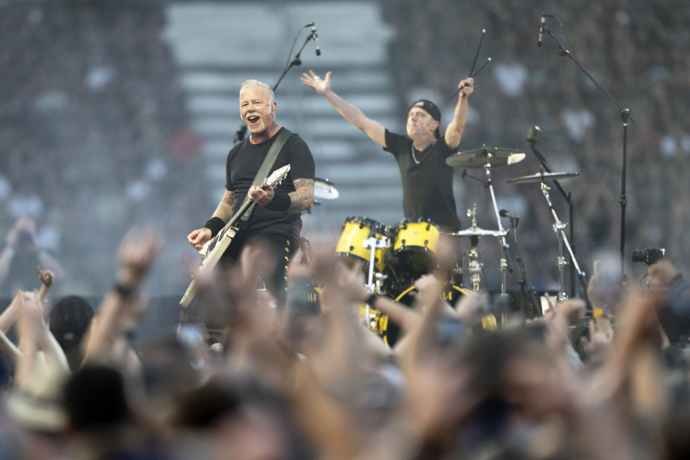 Οι «αλληλέγγυοι» λογοκρίνουν ακόμα και τους Metallica