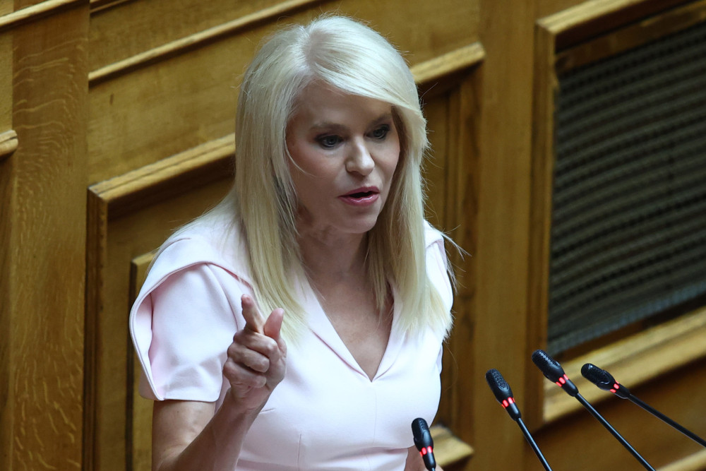 Θεοδώρα Τζάκρη: «Με τον Τσίπρα μετά το 2015 δεν τον ήπιαμε, τον ρουφήξαμε» (video)