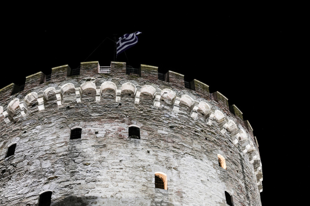 Λευκός Πύργος: ο νέος φωτισμός αναδεικνύει την αρχιτεκτονική και την ιστορία του μνημείου