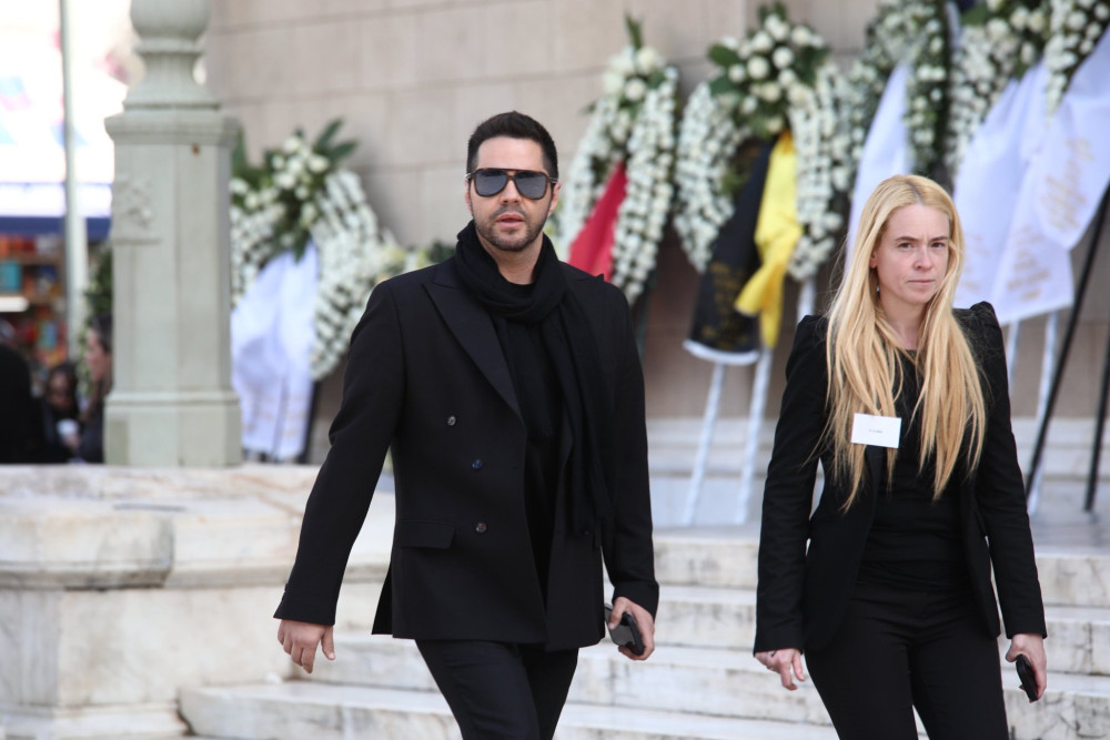 Ο Γιώργος Τσαλίκης έπεσε θύμα επίθεσης - Του έσπασαν το αυτοκίνητο με πέτρα