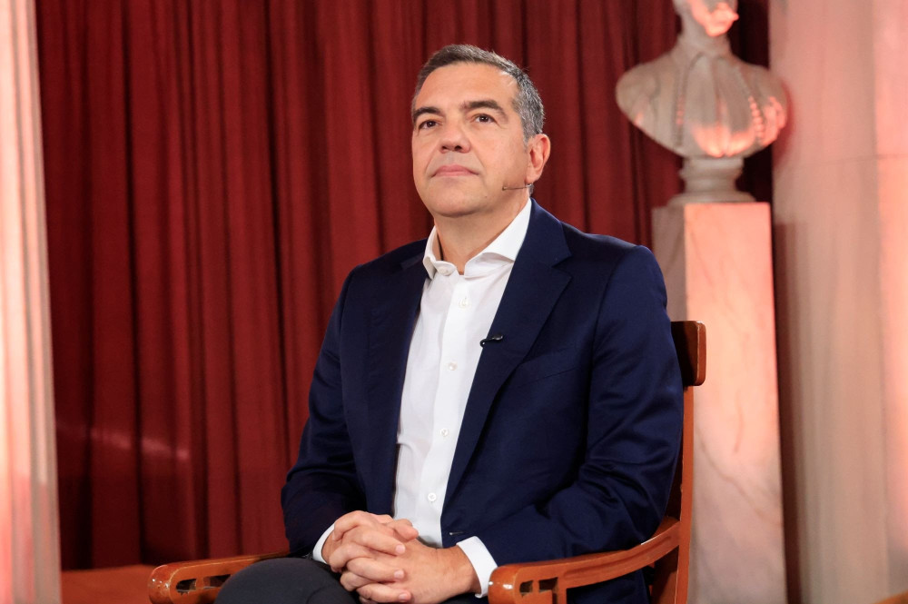 Η φανέλα με το νούμερο 1 του Τσίπρα και το όνειρο για «δεύτερο γύρο»