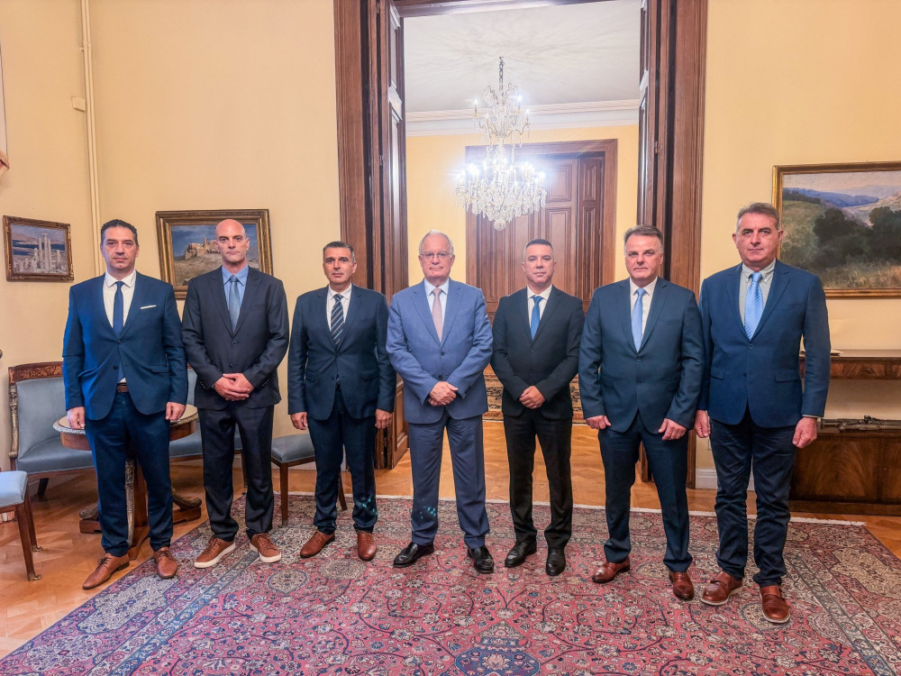 Ο Κωνσταντίνος Τασούλας υποδέχτηκε αντιπροσωπεία της Πανελλήνιας Ομοσπονδίας Ενώσεων Υπαλλήλων Πυροσβεστικής