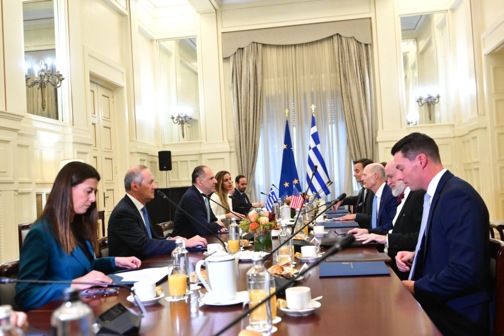 Στο ΥΠΕΞ αντιπροσωπεία του αμερικανικού Κογκρέσου, με επικεφαλής τον Ρικ Σκοτ (εικόνες)