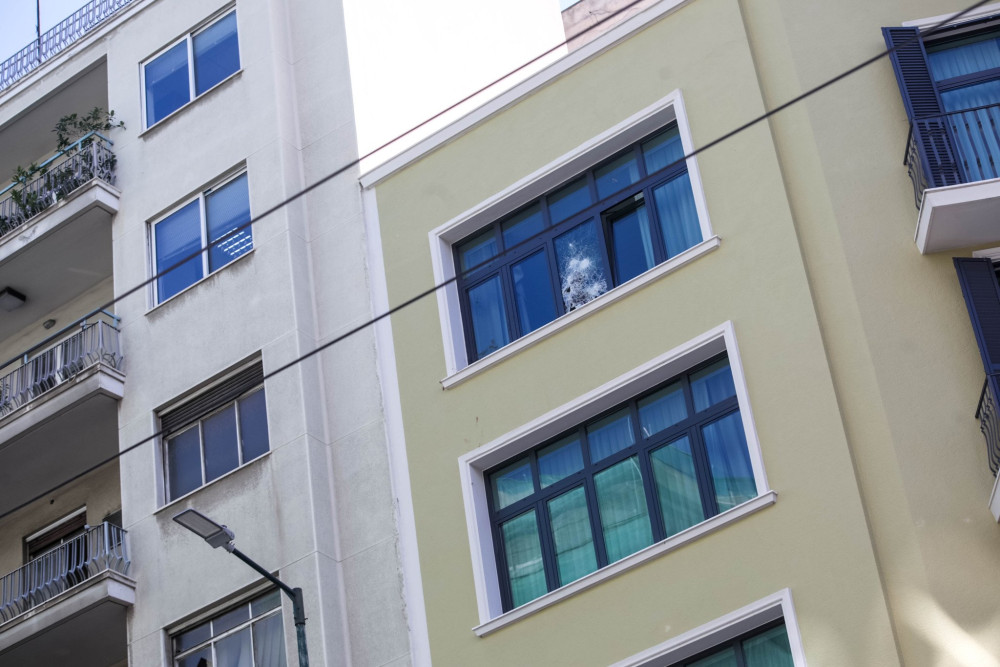 Ομόνοια: νεκρός άνδρας που έκανε βουτιά στο κενό από τον 4ο όροφο ξενοδοχείου