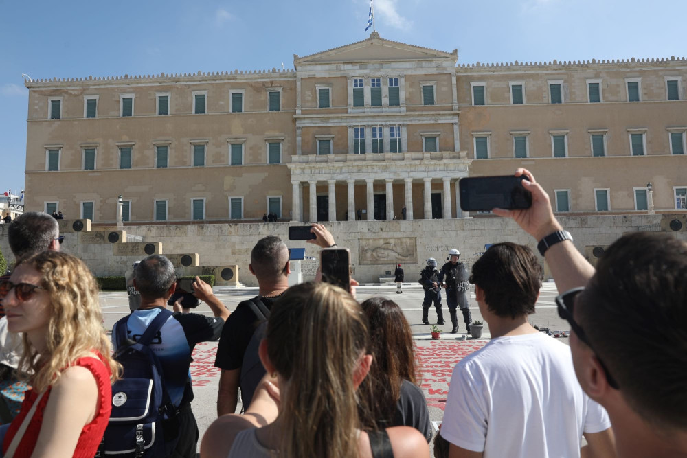 Στο… κενό τα «πύρινα» καλέσματα: δεν γίναμε Παρίσι
