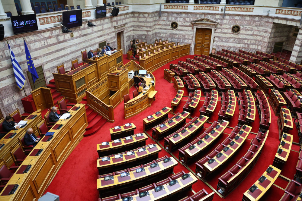 Προστασία ανηλίκων από τα social media: μόνο με τις ψήφους της ΝΔ το νομοσχέδιο