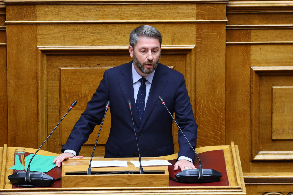Η Κομισιόν, οι περιορισμοί για τους ανήλικους στα social media και ο Ανδρουλάκης