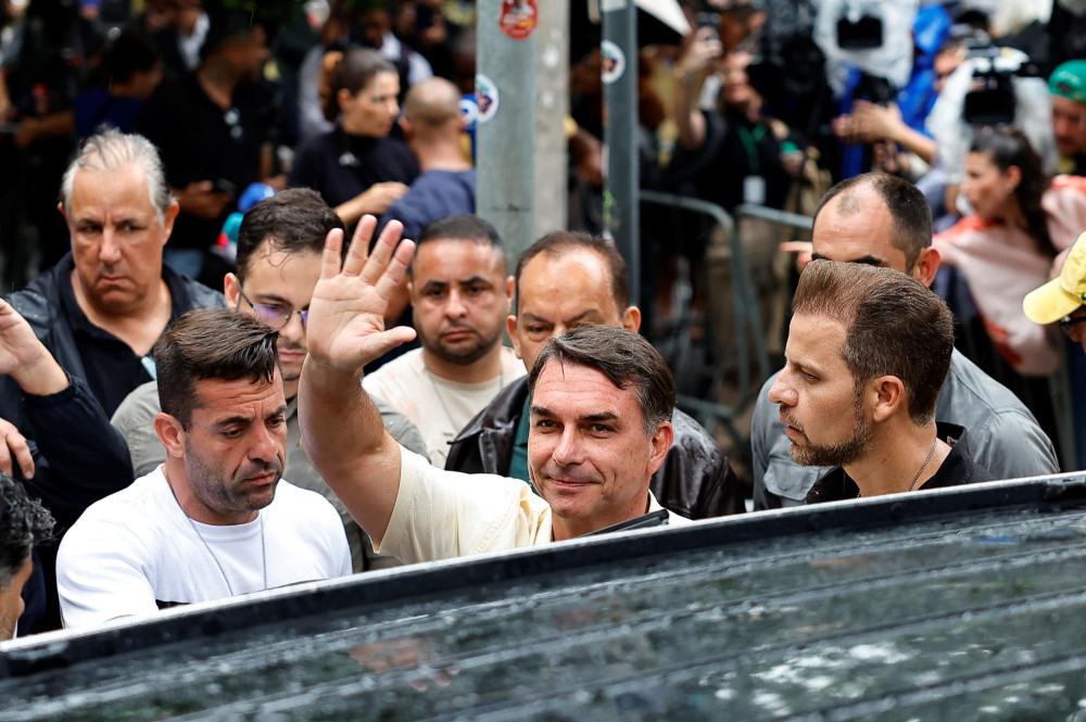 Φλάβιο Μπολσονάρου: στο Μαϊάμι μετά τη φυγή του από τη Βραζιλία
