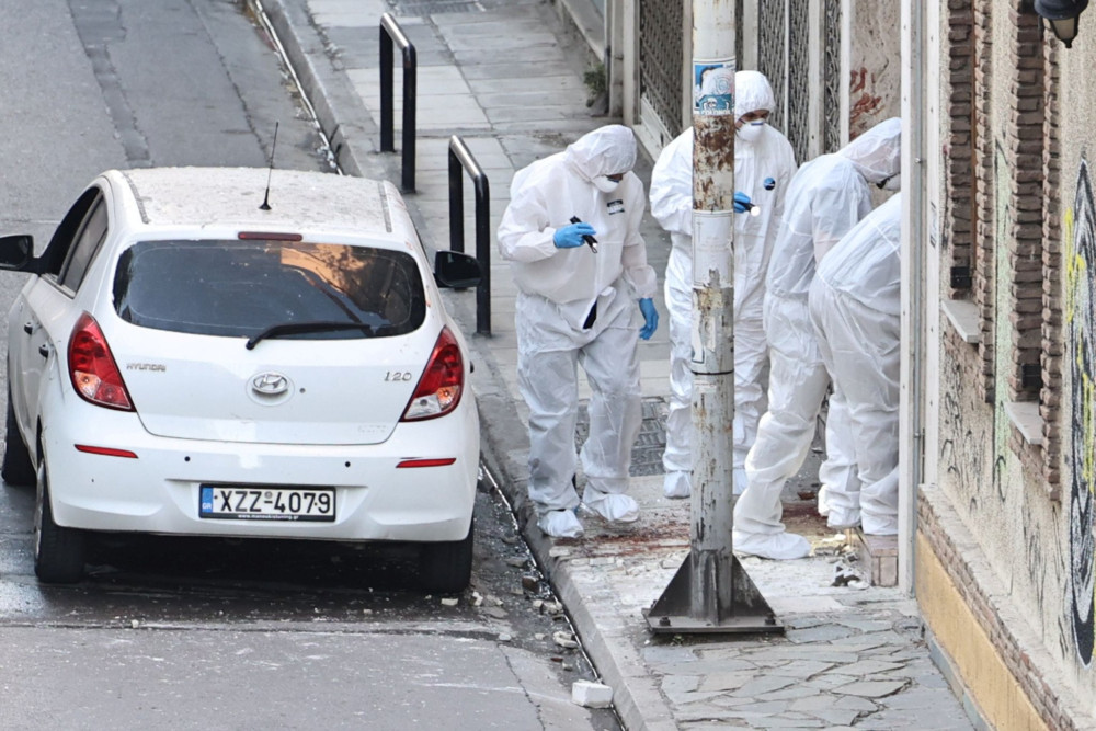 Έκρηξη σε κτήριο στον Κολωνό - Τέσσερις τραυματίες, ανάμεσά τους αστυνομικοί -Η Αντιτρομοκρατική στις έρευνες (video)
