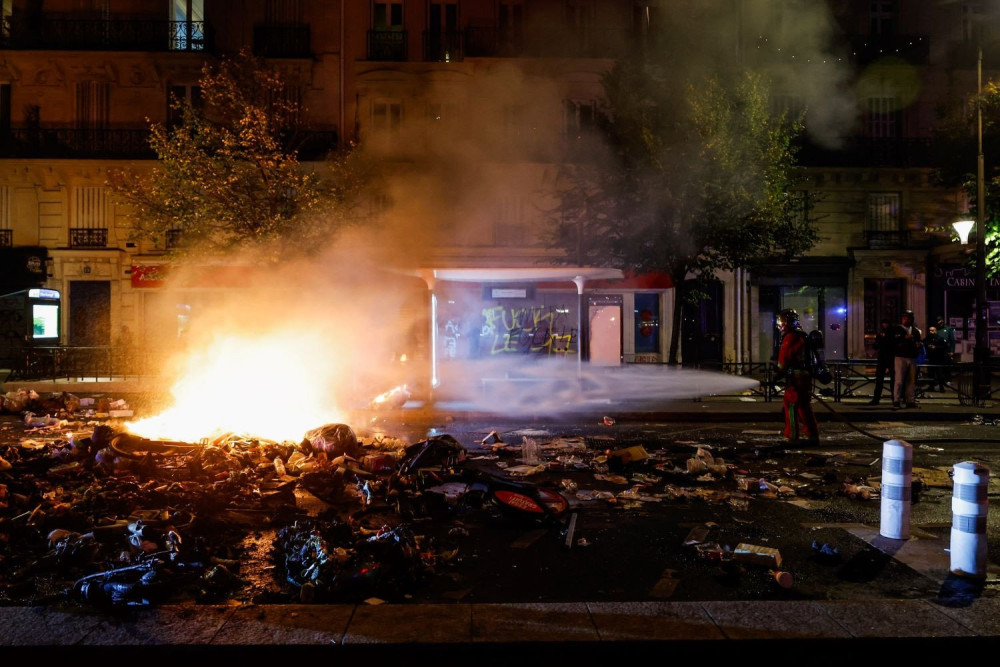 Ο καθεστωτικός αυταρχισμός ενώνει τα άκρα