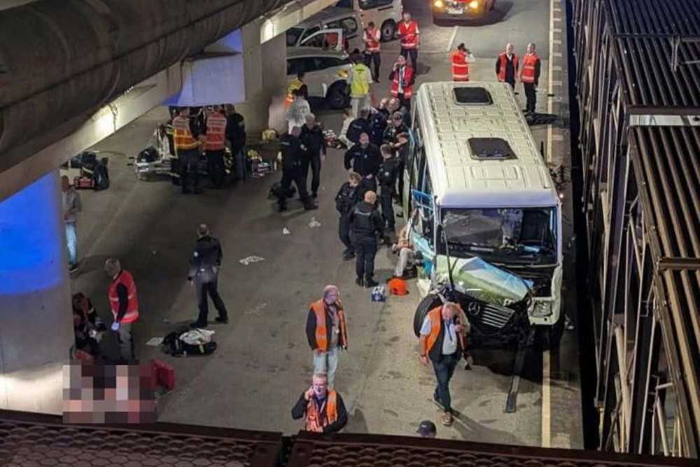 Γαλλία: 19 τραυματίες από σύγκρουση τρένου με λεωφορείο στη Μάγχη