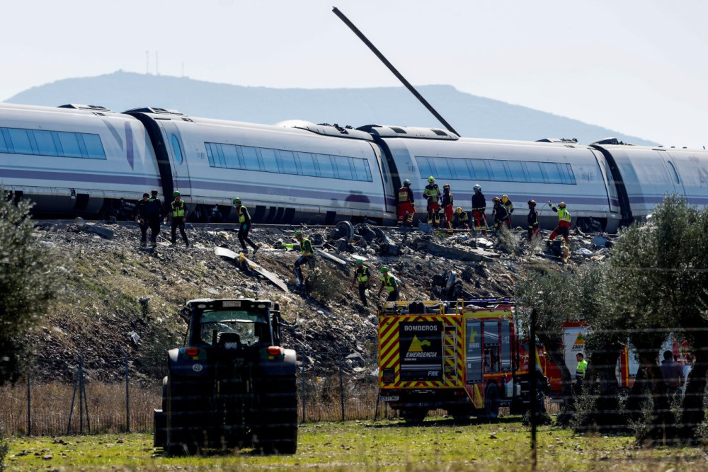 Σοκάρει η μαρτυρία Ισπανού φαρμακοποιού που έφτασε πρώτος στο σημείο της σύγκρουσης (video)