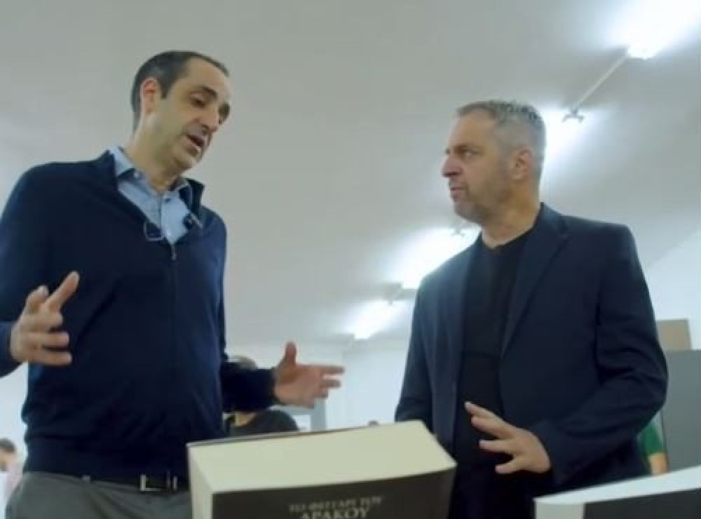 Δωρεά βιβλίων στον ΕΟΠΑΕ στη Θεσσαλονίκη από τους Bookmarkers και τον Γρηγόρη Δημητριάδη (video)