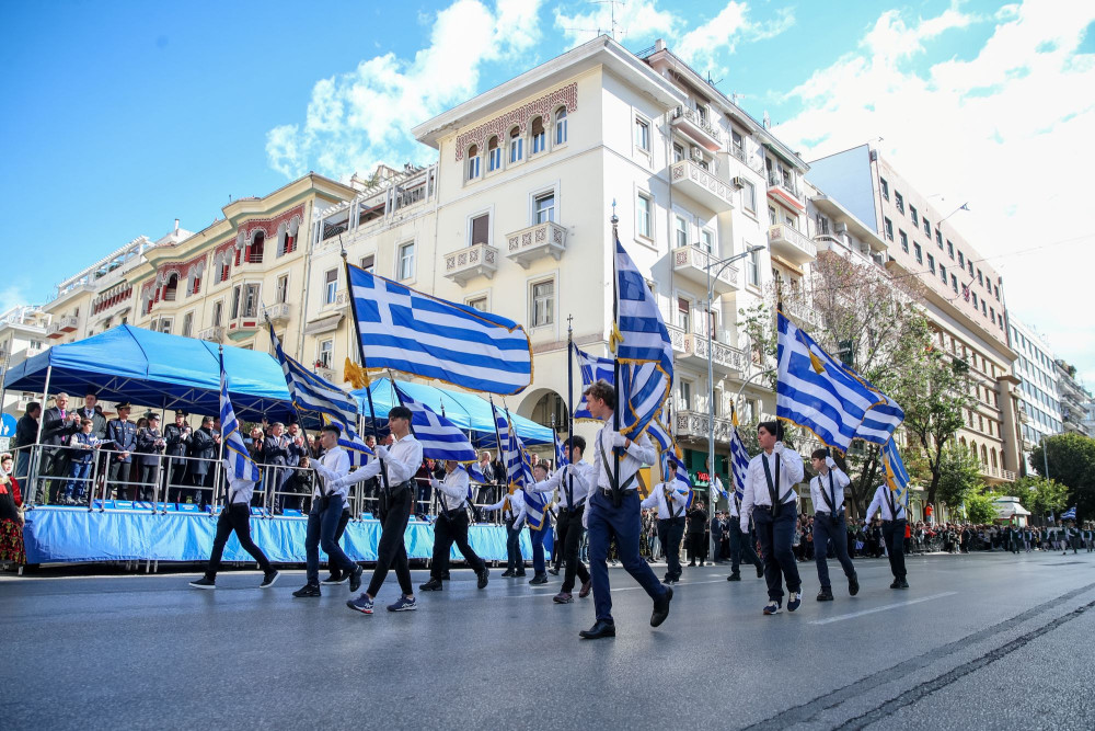 Θεσσαλονίκη: Σε εξέλιξη η μαθητική παρέλαση για την 28η Οκτωβρίου