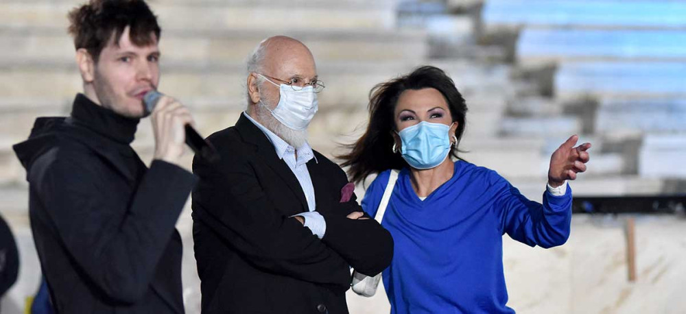 Επιτροπή “Ελλάδα 2021”: “Ας κρατήσουν οι χοροί”