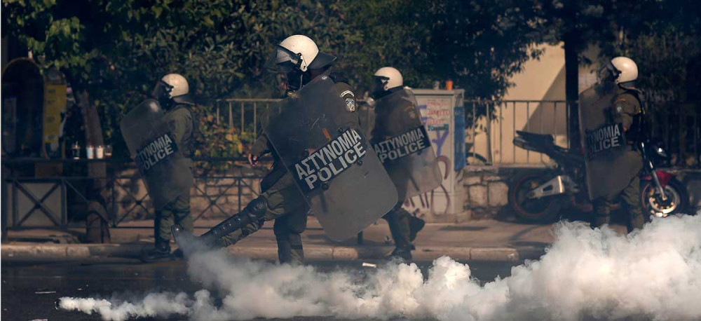 Ανακοίνωση της ΓΑΔΑ για τα επεισόδια – Χρυσοχοΐδης: Επεσαν 150 μολότοφ